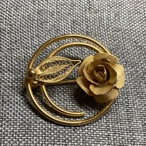 Sarah Coventry Perfect Rose & Filigree Brooch